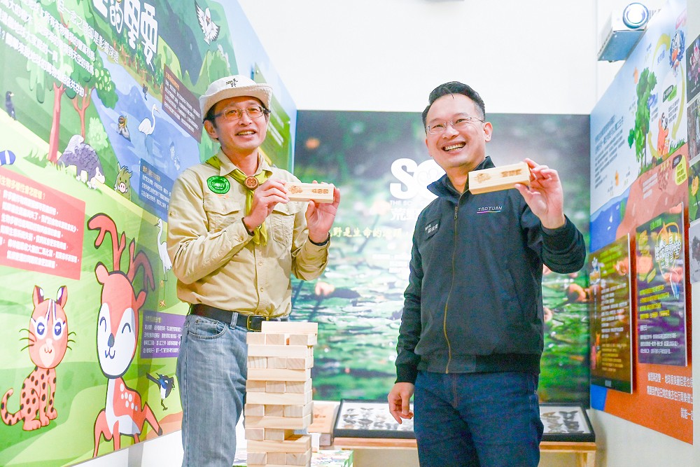 大湳森林公園生態復育有成 蘇俊賓手繪生態卡片贈4大協會 260 大湳森林公園生態復育有成 蘇俊賓手繪生態卡片贈4大協會 259