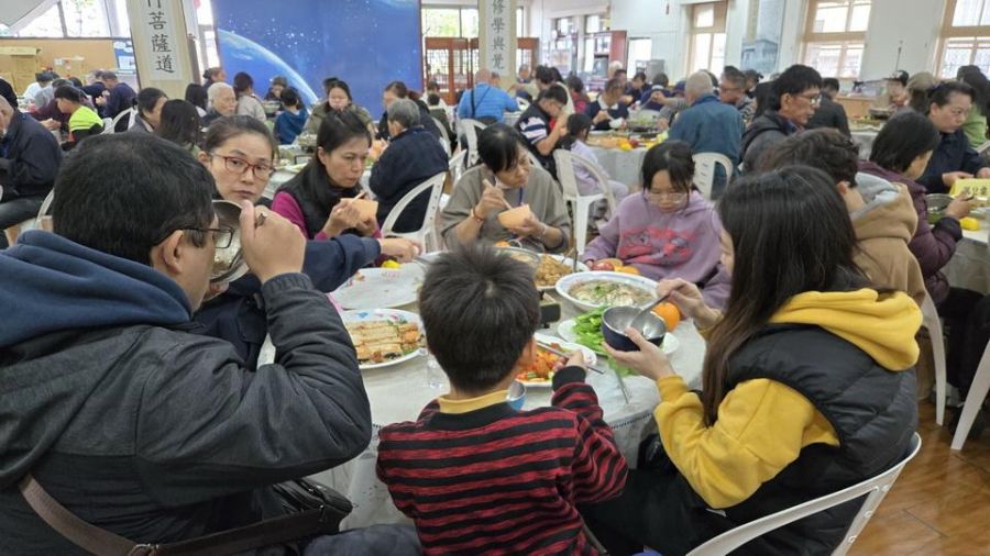 慈濟草屯寒冬送暖　歲末圍爐關懷弱勢歡喜迎新年
