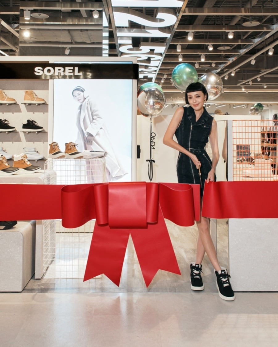 時尚潮模Kiwi李函為加拿大雪靴品牌SOREL首度於台北信義A11 5F設立的時尚快閃店剪綵。(圖/業者提供)
