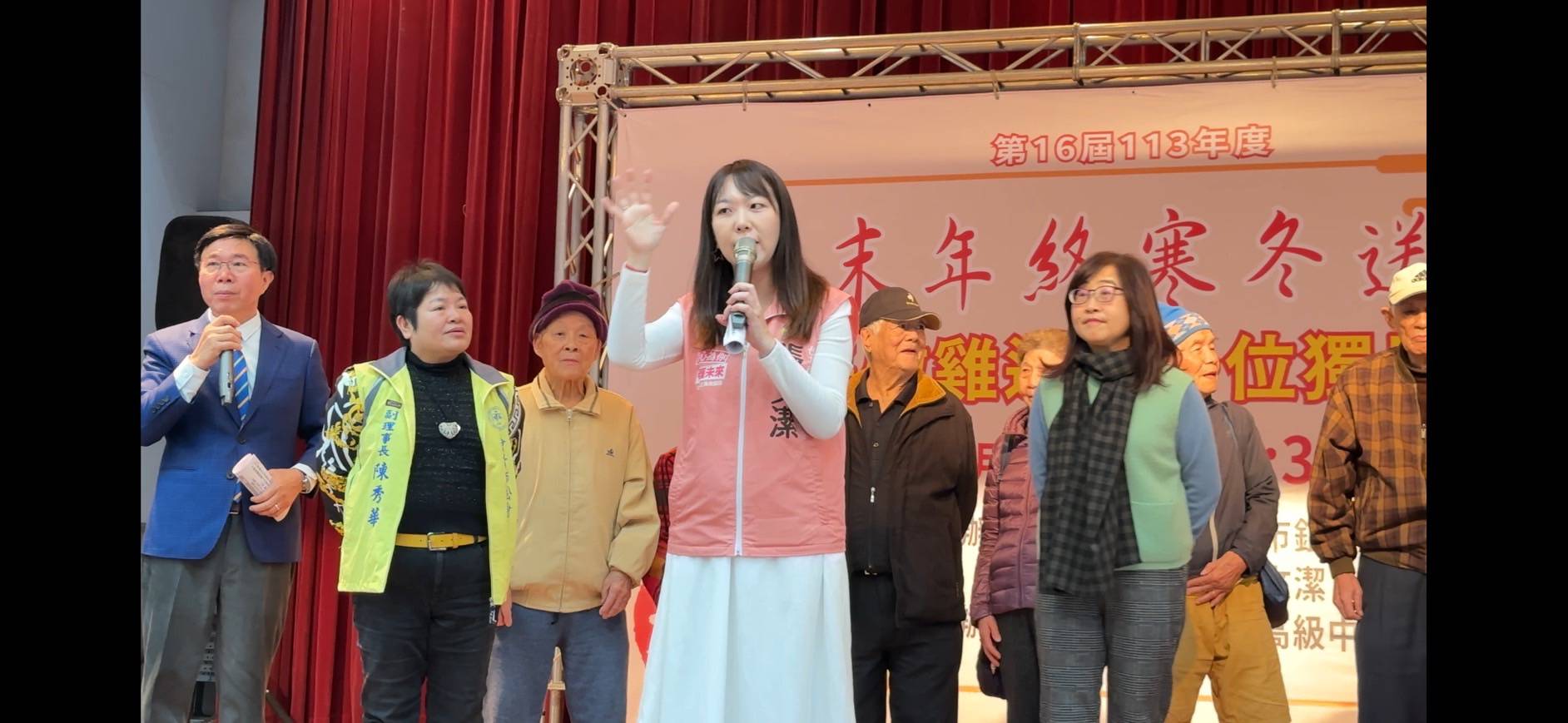 張文潔議員在活動中承諾將繼續舉辦這項活動,讓更多需要幫助的長者受惠。(記者 趙靜姸翻攝)
