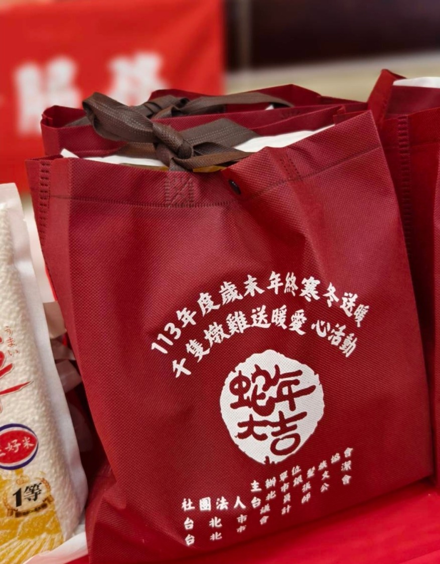 活動共送出1085份藥膳雞湯及愛心物資,溫暖弱勢長者的心。(記者 趙靜姸翻攝)