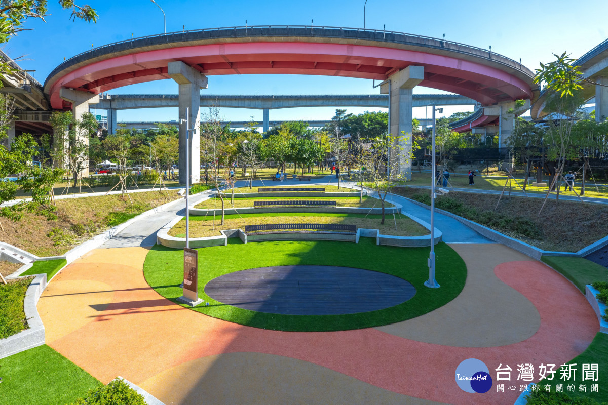 全新落成的平鎮公園。<br /><br />
