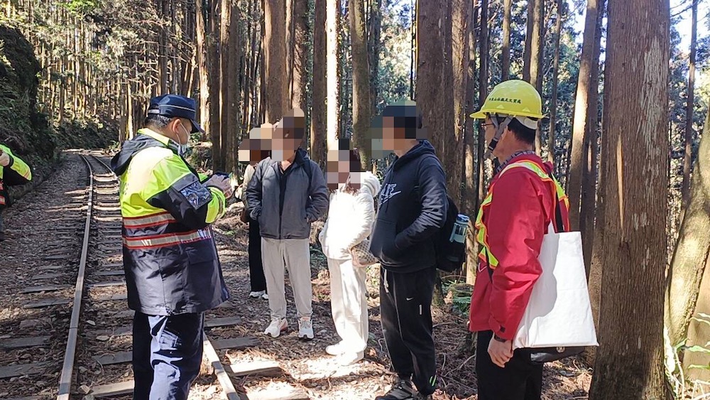 ▲5遊客闖遊林業鐵道危險又慘遭罰款。(圖/林鐵及文資處提供)