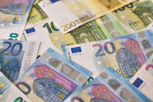 聯準會（FED）持續釋放鷹派信號，3月降息的機率從前一天的44%下降至25%。圖／unsplash