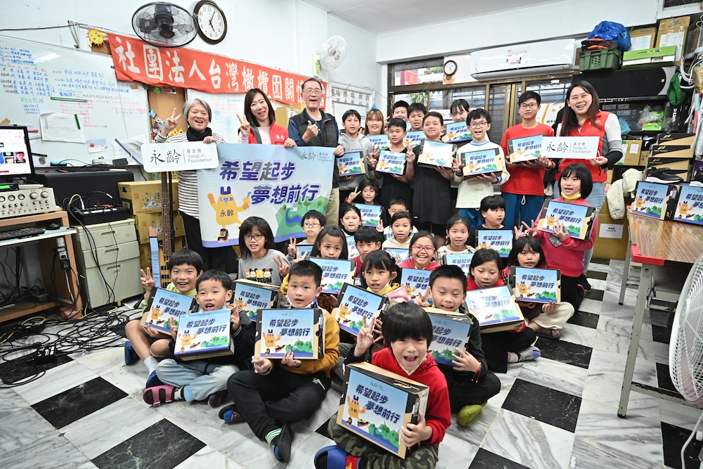 千雙球鞋贈弱勢兒 永齡基金會寒冬送暖心新年禮 192 cnews124250113a15