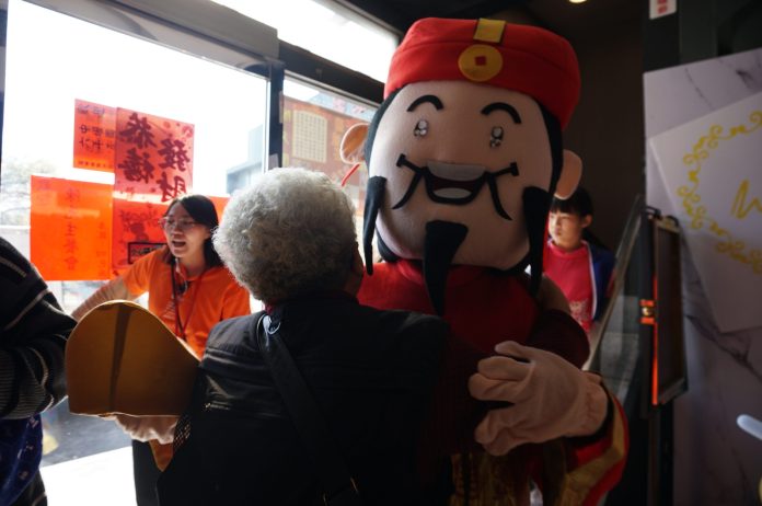 弘道基金會與藥廠合作 陪伴龍潭獨居長輩圍爐迎新年 71 圖3 scaled