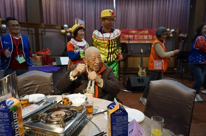 弘道基金會與藥廠合作 陪伴龍潭獨居長輩圍爐迎新年 72 圖4 scaled