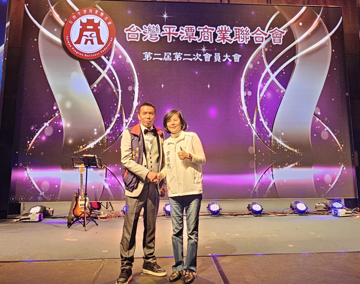 立委候選人李貞秀(圖右)表示與林傳忠會長(圖左)多次在平潭與台灣活動中交流,非常肯定會長一路的熱情與付出。 (圖/記者 黃荷琇攝)