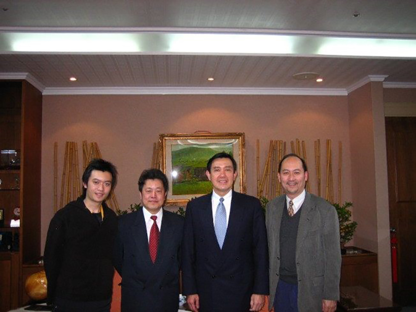 ▲2006年1月，馬英九市長與楊家父子及朋友前立委錢達。