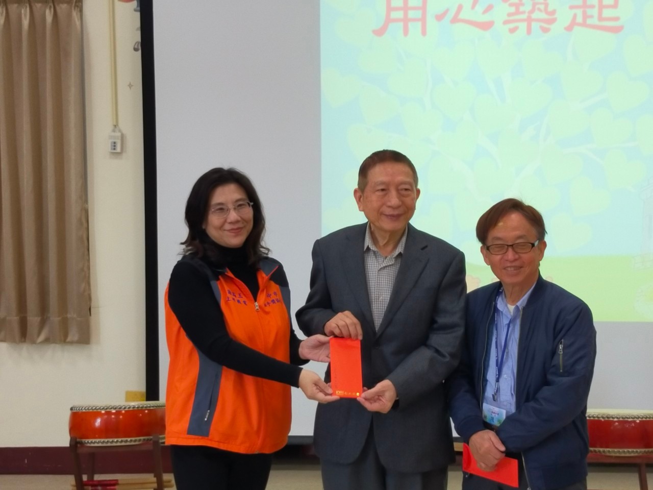 喜願家園圍爐饗宴傳遞溫暖與關愛 金手獎樂團表演增添年節氣氛 - https://www.watchmedia01.com