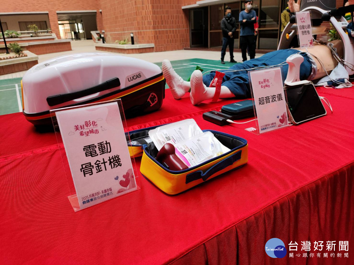 活動現場特別安排逼真模擬救護情境演練,並同步展示最新救護器材,讓民眾了解救護的實際流程