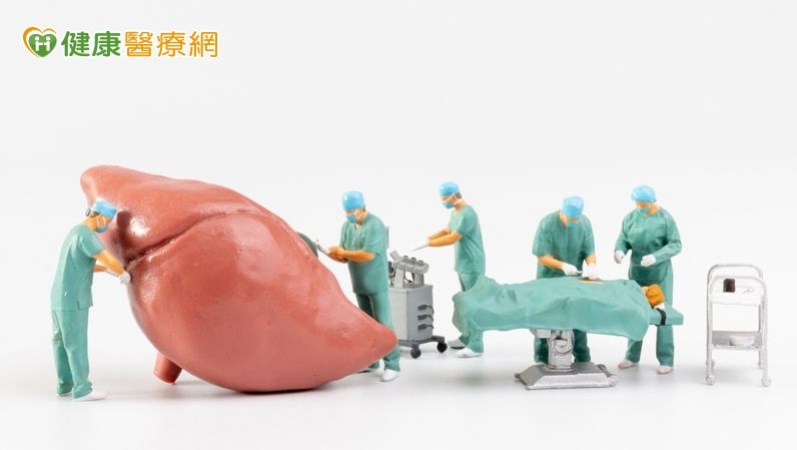 子捐肝救「肝硬化合併肝癌」父! 台中慈濟首例活體肝成功移植