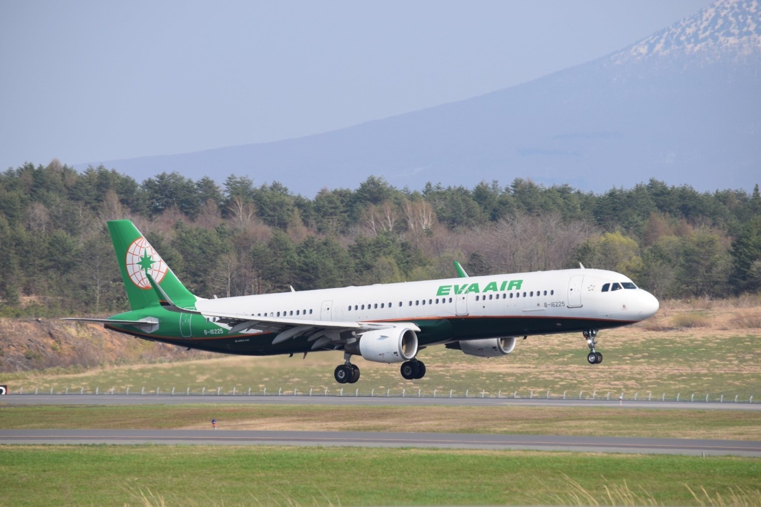 長榮航空集團奪客、貨運雙領域CEIV鋰電池認證 創台灣飛航安全新標竿