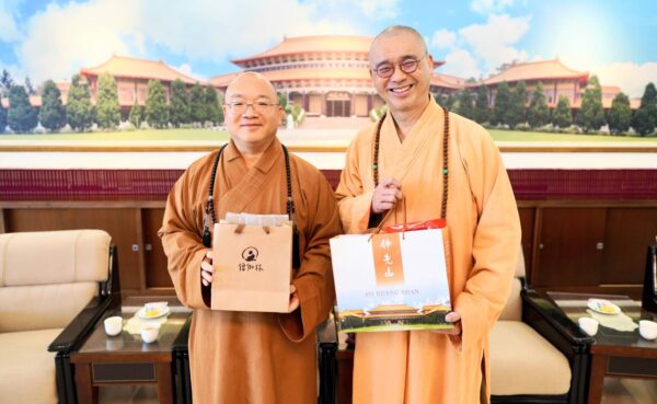 法藏大和尚與心保法師對於永續傳遞佛教千年教育與文化用心如一。圖/宗聯會