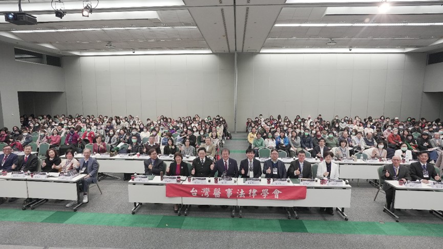 114年1月12日第五屆【2025台灣醫法實務論壇-台北場】於台北國際會議中心TICC舉辦之大合影。(圖/台灣醫事法律學會提供)