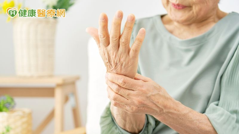 60歲罹癌婦人化療導致手腳麻 中醫調理改善並重建抗癌信心
