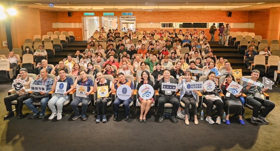 傳統市場採購年貨迎新春 高雄市場加碼發放開運小紅包