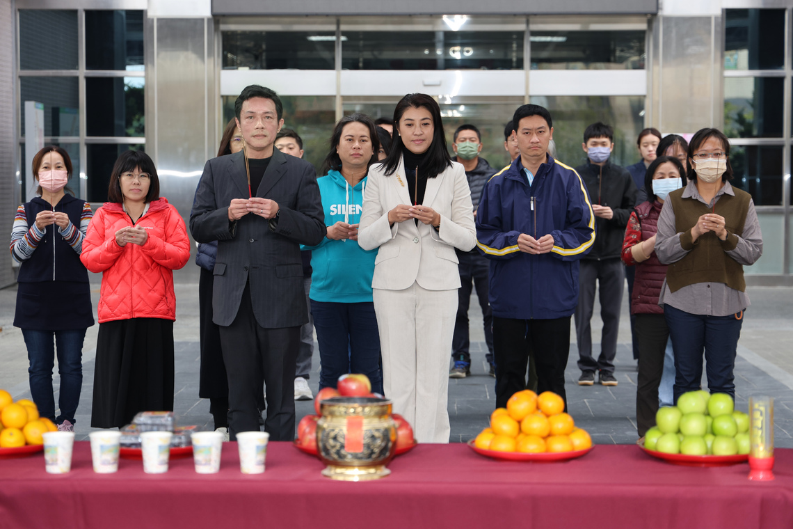 南投縣府歲末尾牙祭典 許淑華縣長祈願人、事平安順利
