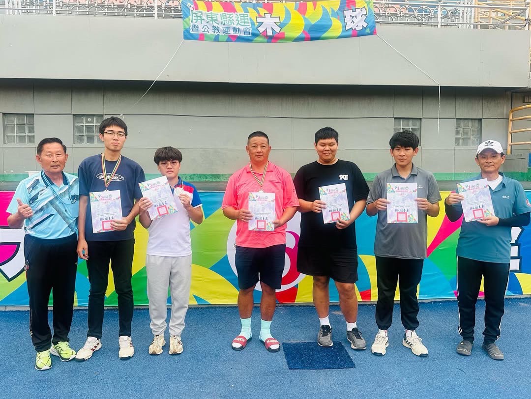 ▲圖:台鋼科大賴君侑(左三)、台鋼科大吳正宇(右三)、台鋼科大潘右豪(右二)。(記者李堂安翻攝)