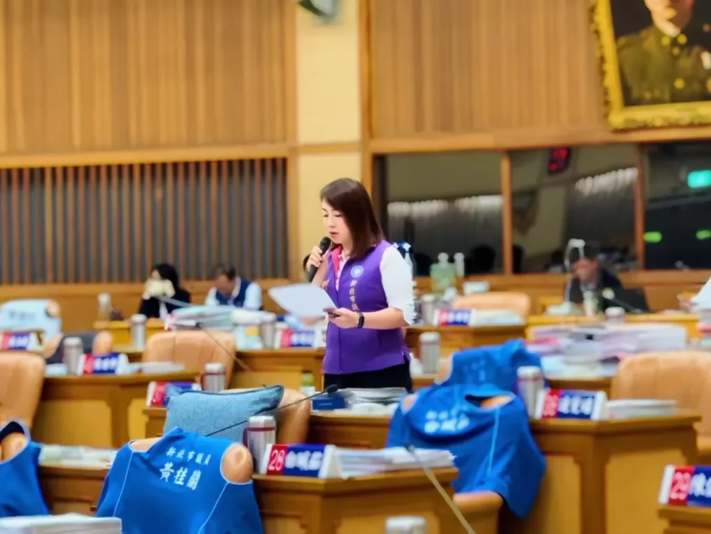 劉美芳議員議會質詢照片