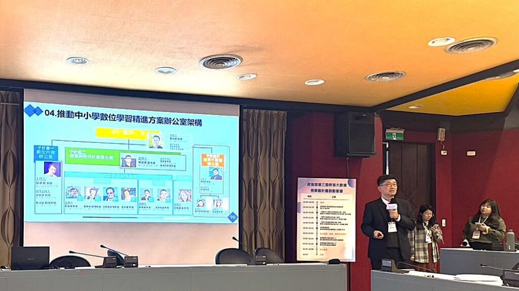 東海大學教務長兼計畫主持人楊定亞分享以微學程招生策略為主題,說明多元管道的宣傳方法,打造高效率招生模式。(圖/東海大學提供)