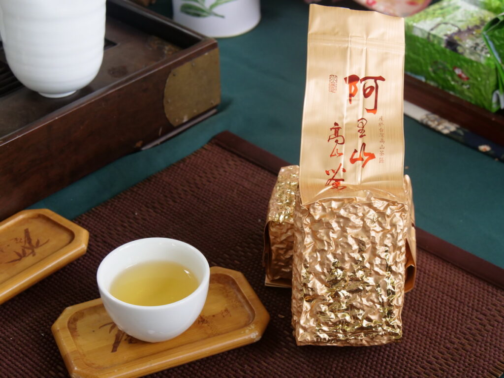 嘉義有高山茶都的美名，阿里山高山茶遠近馳名