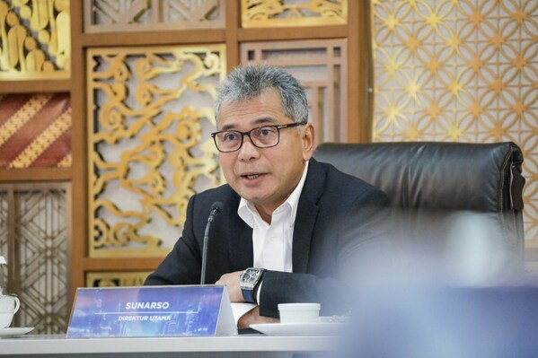 BRI President Director Sunarso announces a Rp20.33 trillion interim dividend distribution, creating value for both the Government of Indonesia and the many shareholders from among the general public. BRI President Director Sunarso announces a Rp20.33 trillion interim dividend distribution, creating value for both the Government of Indonesia and the many shareholders from among the general public.