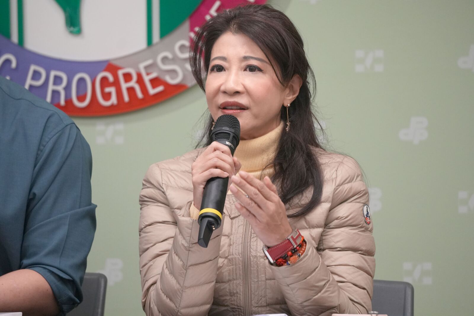 指藍白立委修法讓中國介入台灣選舉 民進黨:形同推「一國兩制」 228 指藍白立委修法讓中國介入台灣選舉 民進黨:形同推「一國兩制」 227