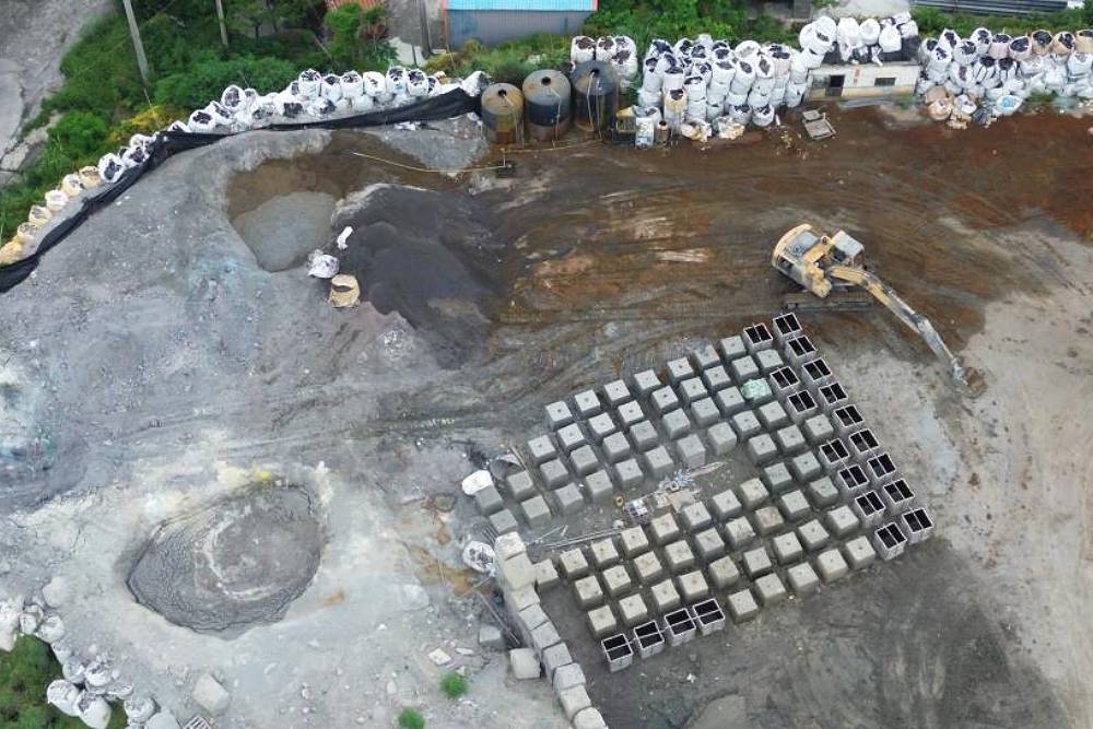苑裡棄置廢酸遭法辦 苗栗環保局要求業者清理受污染土地 240 苑裡棄置廢酸遭法辦 苗栗環保局要求業者清理受污染土地 239