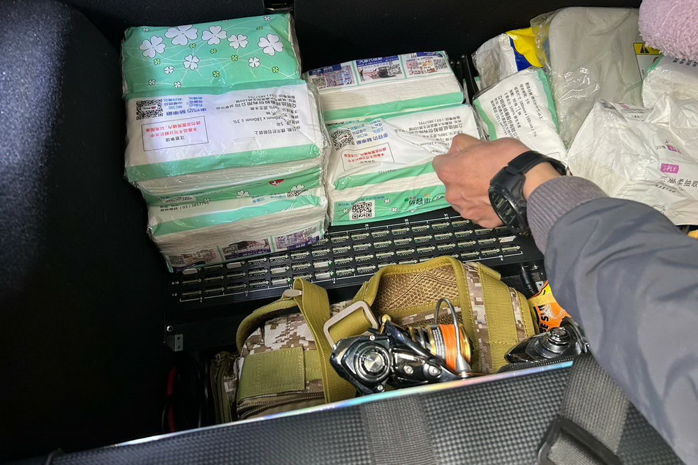 「小鋼炮」轎跑載「貓池」趴趴走　調查局「截流專案」單日查獲6座機、水房 247
