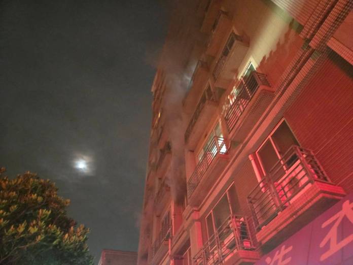 社區大樓火警15人一度受困 桃消平鎮分隊成功疏散600人 64 S 13615767