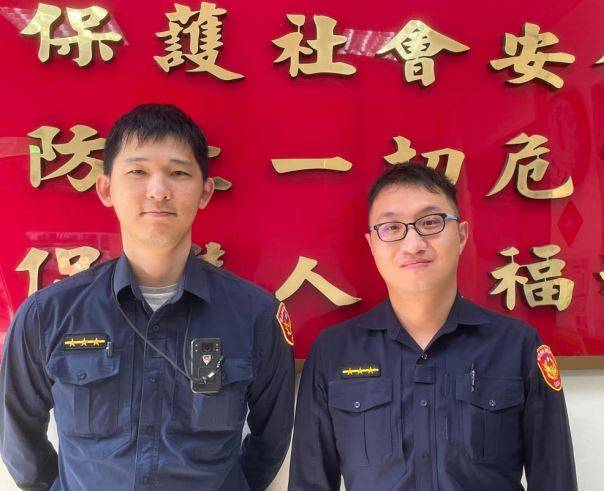 延平派出所警員簡鴻政(圖左)、賴冠穎(圖右) 提醒民眾,若家中有失智長者或行動不便的親屬,應加強防走失措施。(記者 黃荷琇翻攝)