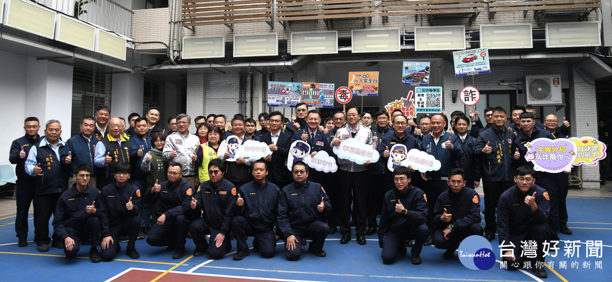 桃園警察春節不打烊，市長張善政親赴警分局慰勞。