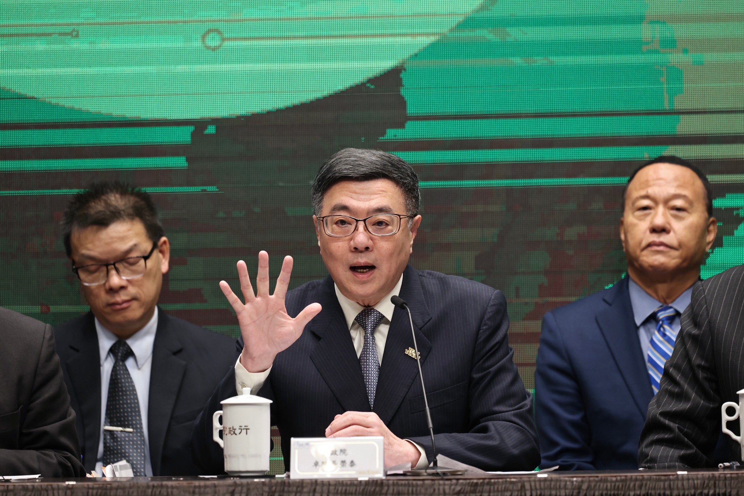 卓榮泰16日表示,在野黨團提出3000多案要大刪總預算,將造成國力5大弱化。林啟弘攝