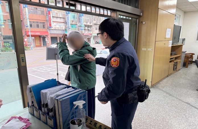 南投翁北上參拜迷途 龜山警靠「這東西」找線索 65 S 373202969
