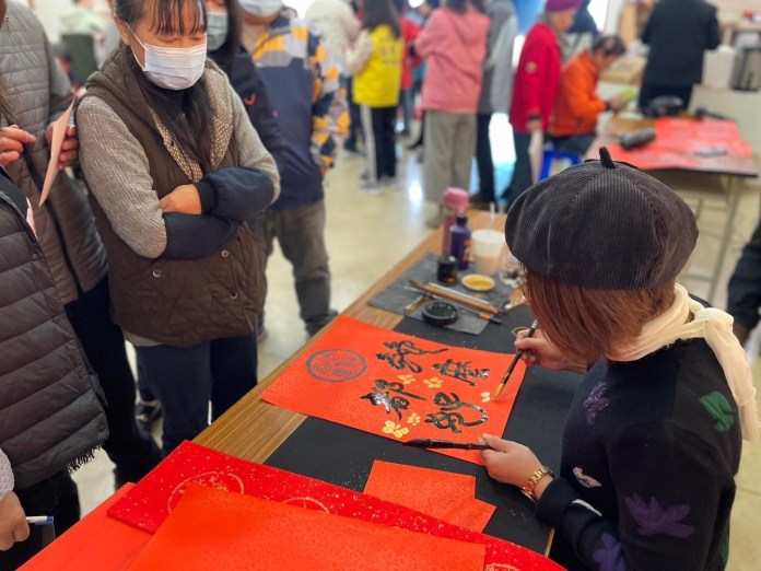 八德區公所揮毫迎春 6書法家送春聯增添年節喜氣 63 556 1