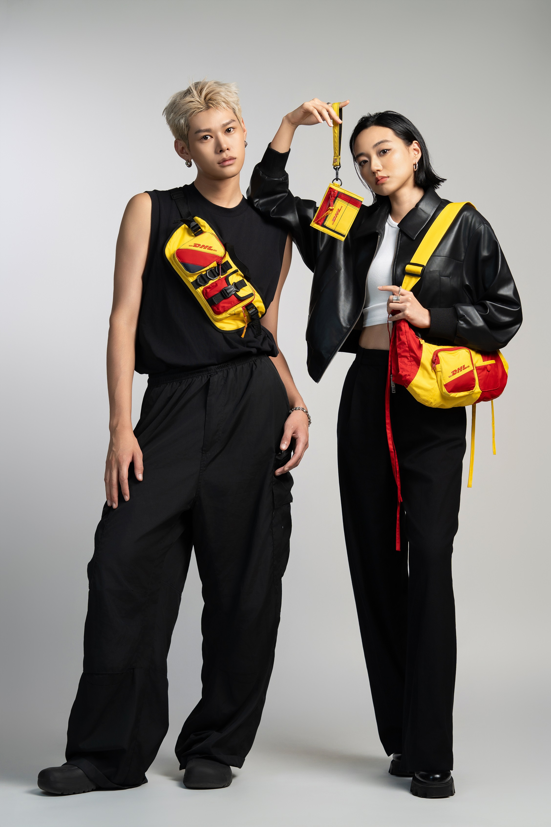 DHL 升級改造退役速遞員制服成潮流配飾作慈善用途