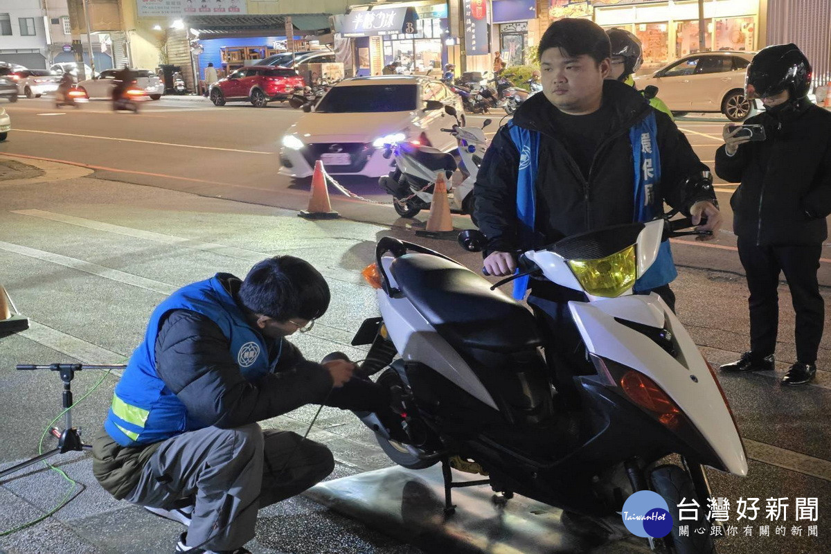 噪音管制新法上路實施,機車排氣管改裝需付費認證。