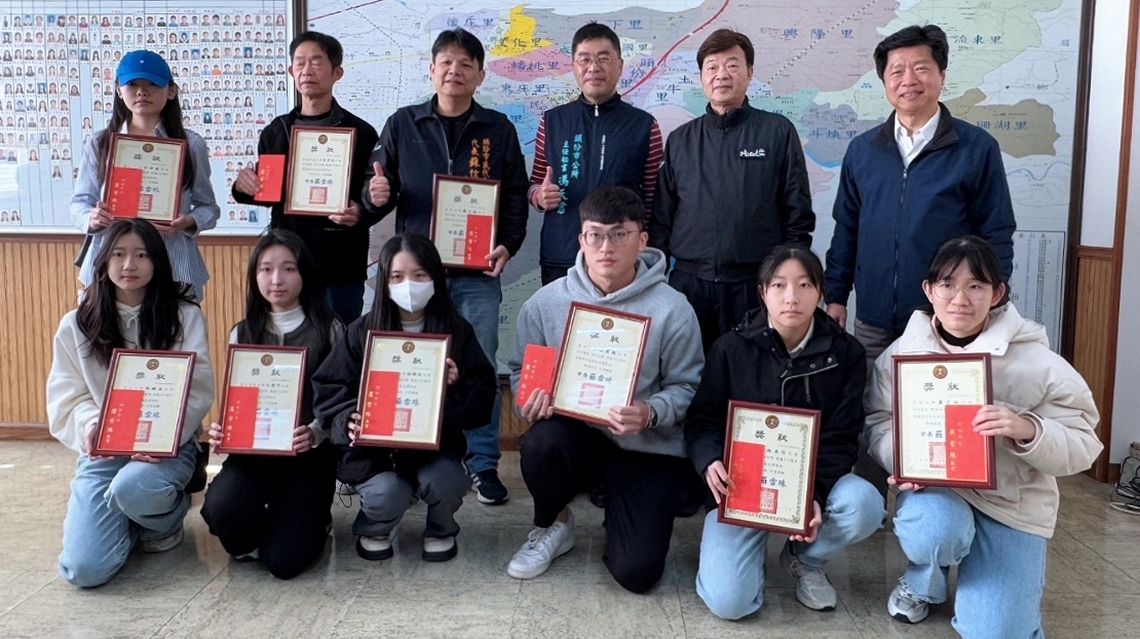 賴清添先生紀念獎學金今頒發 16位品學兼優同學獲獎