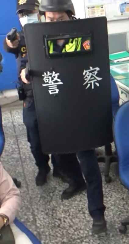 西螺警分局啟動快打機制控制現場。(記者廖承恩翻攝)
