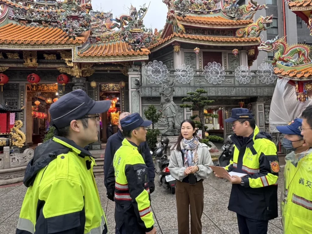 樹林分局於本(1)月15日會同國道警察第六大隊、樹林車站及各大廟宇、賣場、大型夜市、傳統市場代表等,共同協調春節期間易壅塞路段及觀光景點交通順暢期前會勘