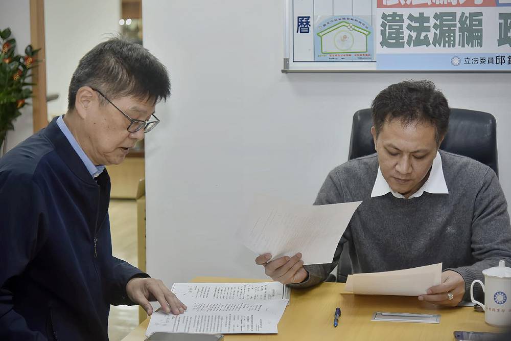 卓榮泰稱「國家會弱化」 邱鎮軍:刪掉灌水預算剛好而已 268 卓榮泰稱「國家會弱化」 邱鎮軍:刪掉灌水預算剛好而已 267