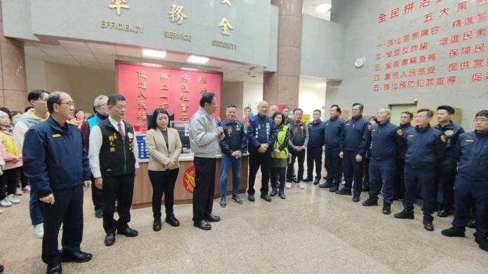 春節治安不打烊 張善政前往八德分局送暖慰勤 63 726348 0