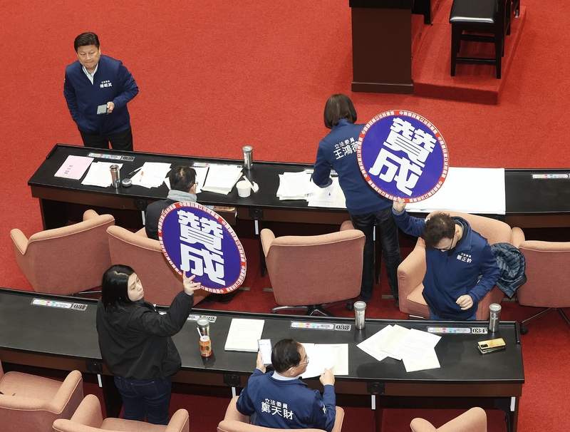 114年度中央政府總預算案17日首次表決,藍白立委聯手先刪939億元。圖/中央社