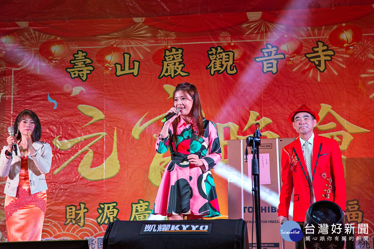 壽山巖觀音寺讓你 除夕熱鬧到元宵(春節晚會明星上台表演增添年節氣氛)