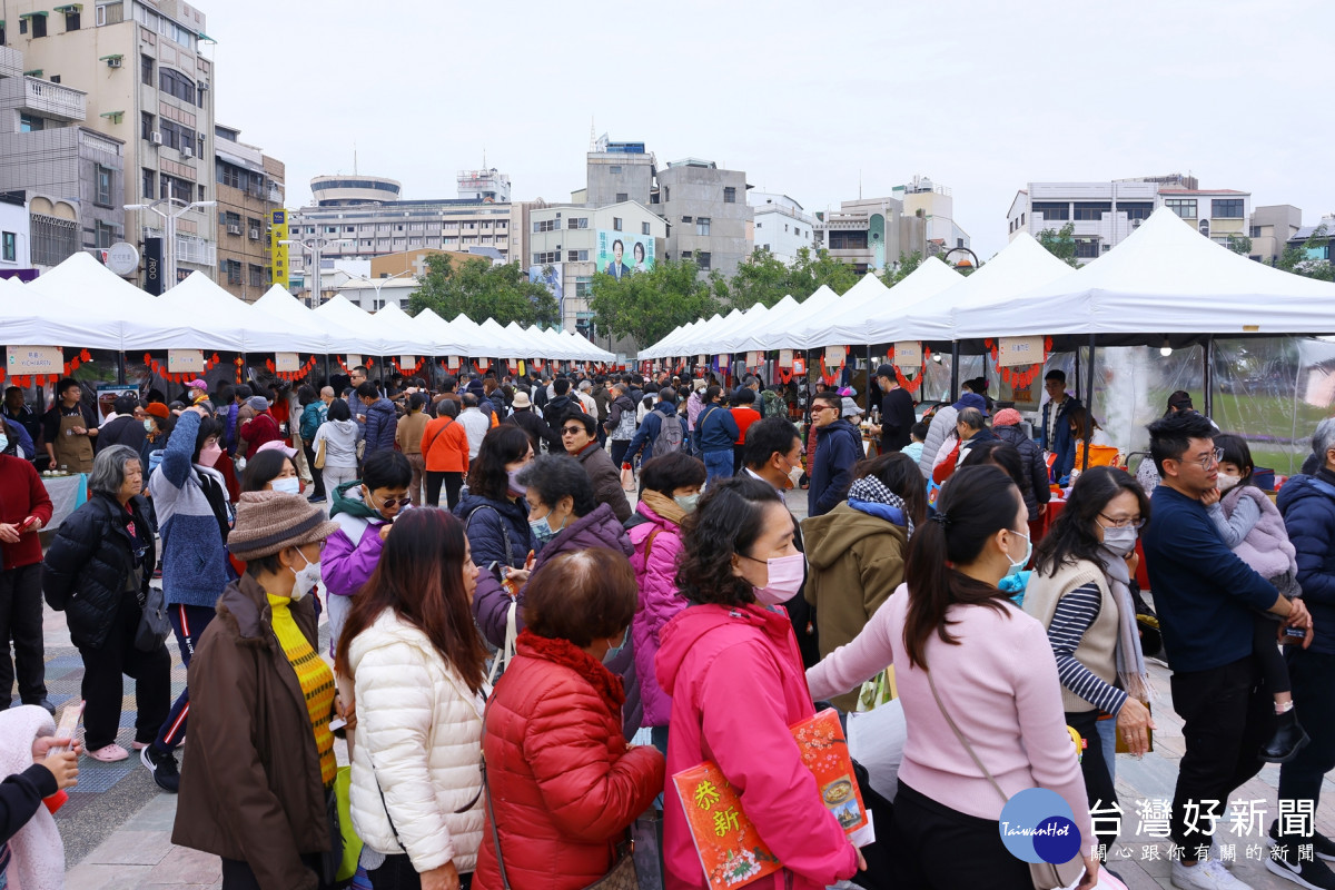 2025嘉義市年貨大街即日起至1月21日,在文化路中央廣場熱鬧登場/嘉義市府提供