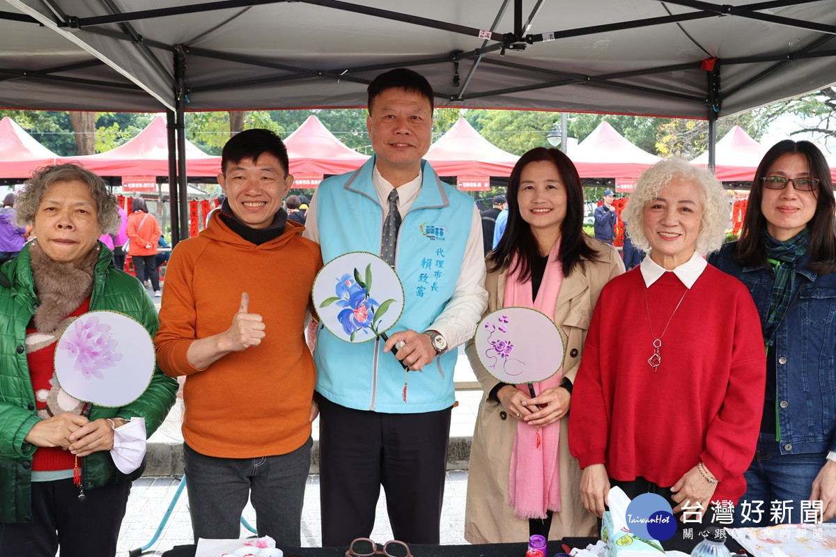 員林市舉辦新春揮毫贈春聯 吸引近千名的民眾熱情參與