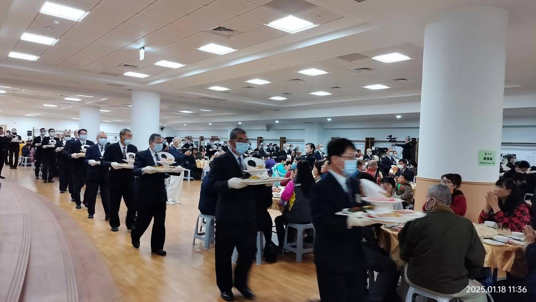 ▲圖：慈濟的冬令發放，弱勢家庭能回到各地的靜思堂圍爐。( 慈濟鳳山提供)