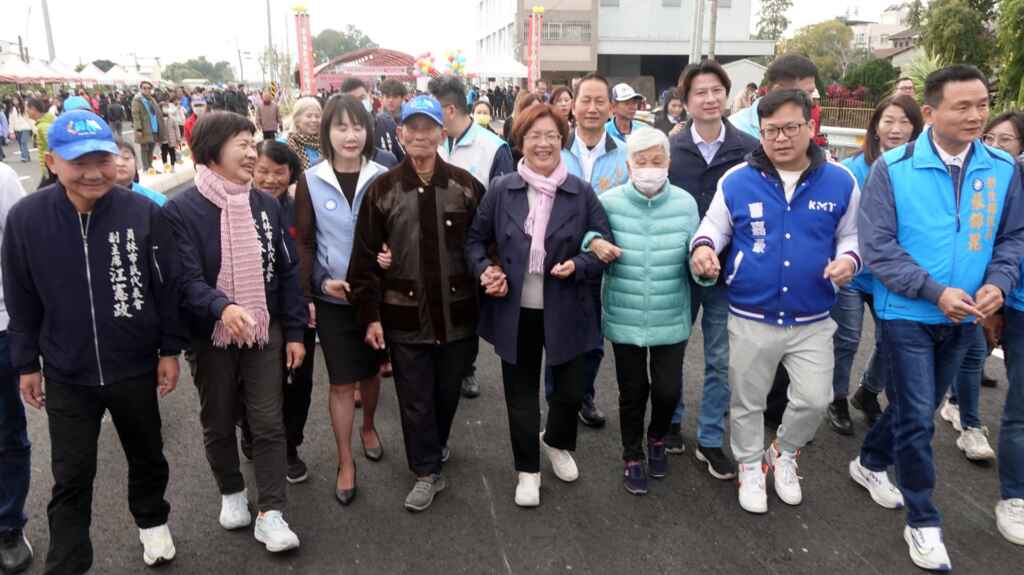 ▲東彰道路北段於今日下午4點正式通車。（記者林明佑攝）
