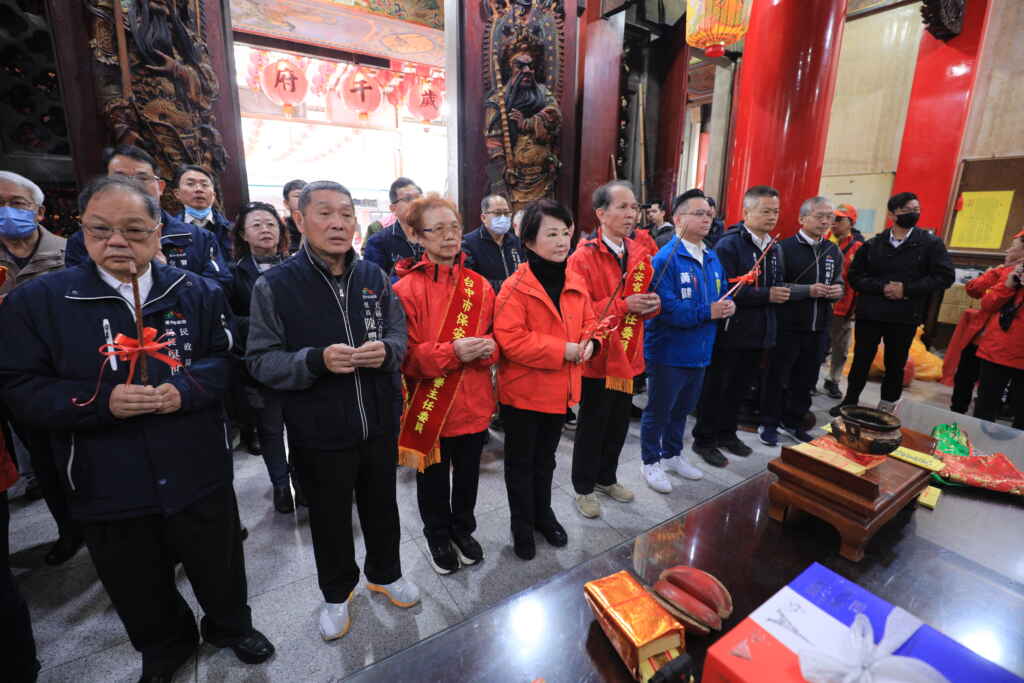 台中市保安宮75週年慶典遶境祈安，台中市長盧秀燕祈求市民幸福安康。